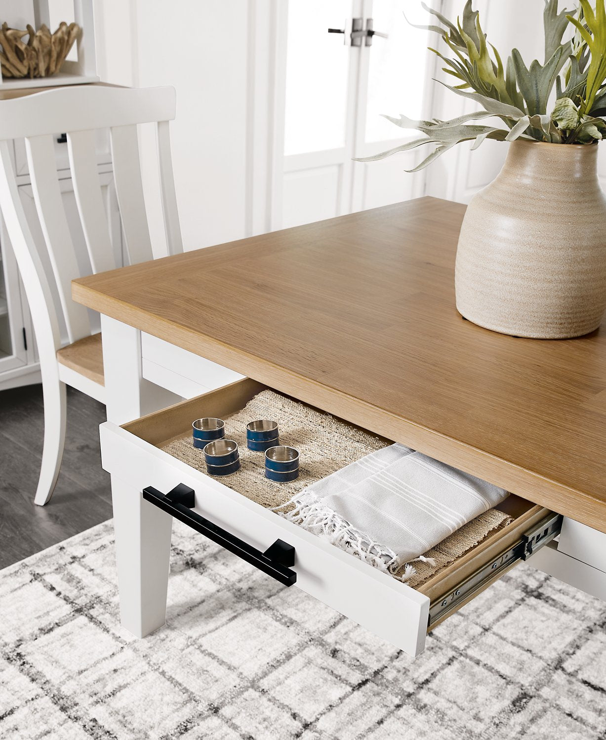 Ashbryn Dining Set